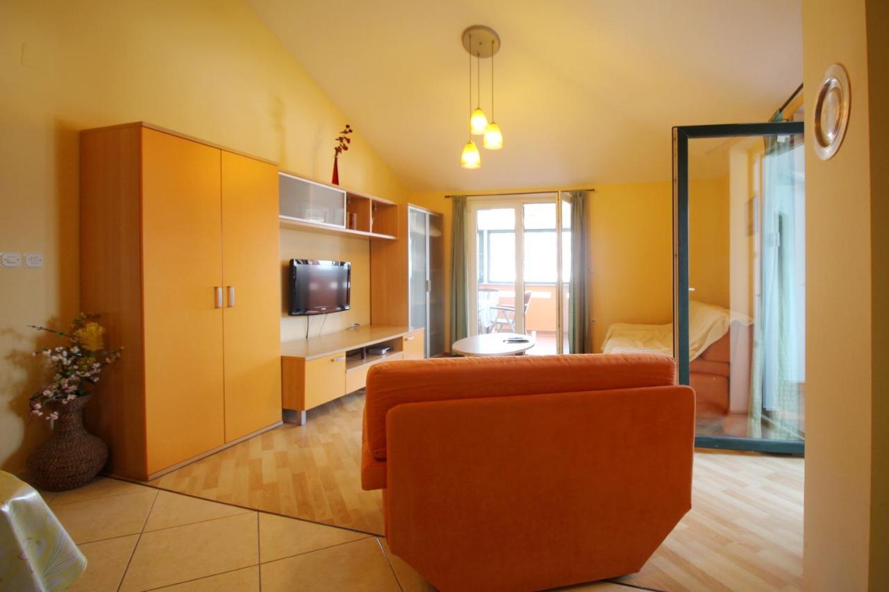Apartments Pintar Zarok Baška Exteriör bild