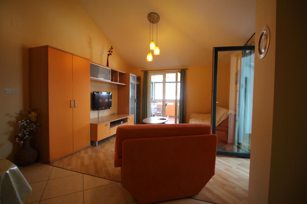 Apartments Pintar Zarok Baška Exteriör bild