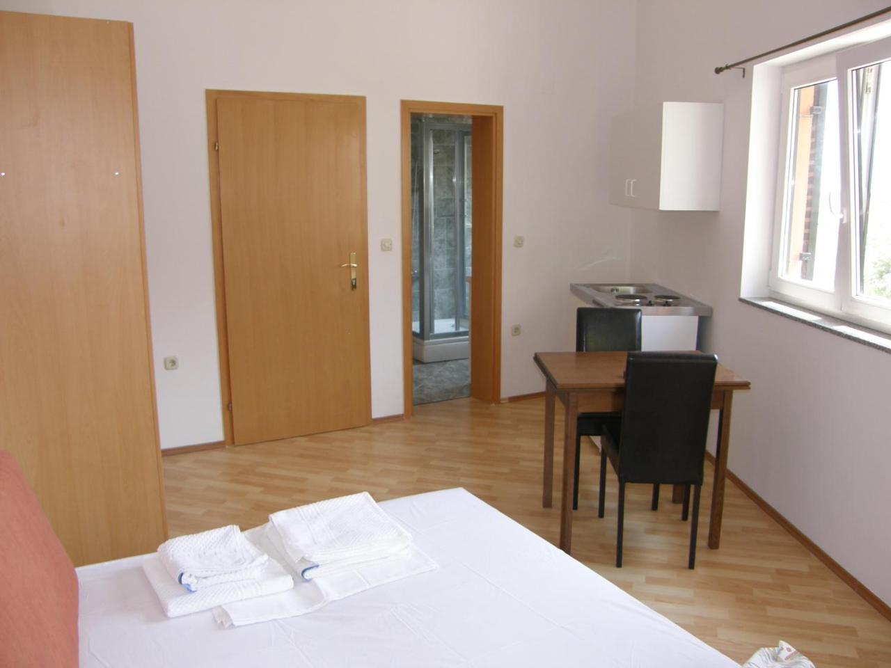 Apartments Pintar Zarok Baška Exteriör bild