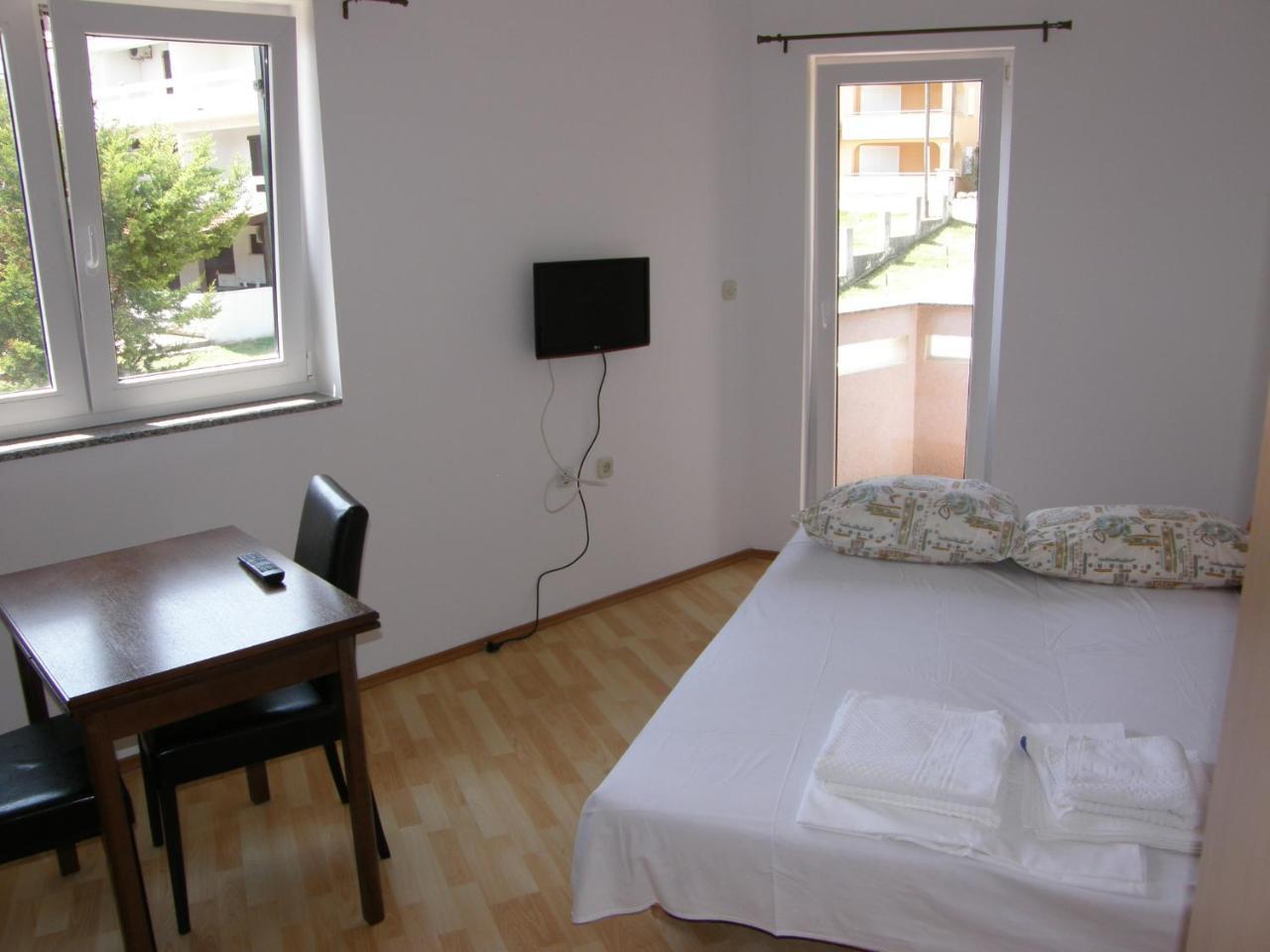 Apartments Pintar Zarok Baška Exteriör bild