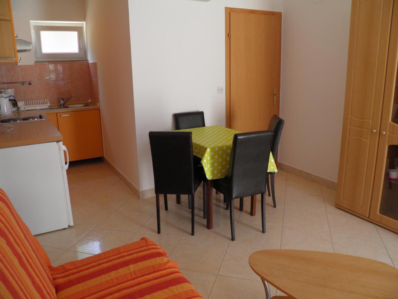Apartments Pintar Zarok Baška Exteriör bild