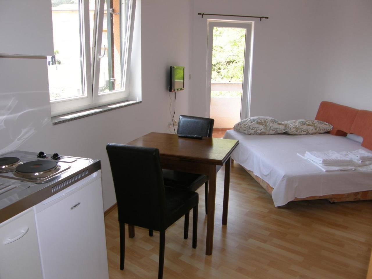 Apartments Pintar Zarok Baška Exteriör bild